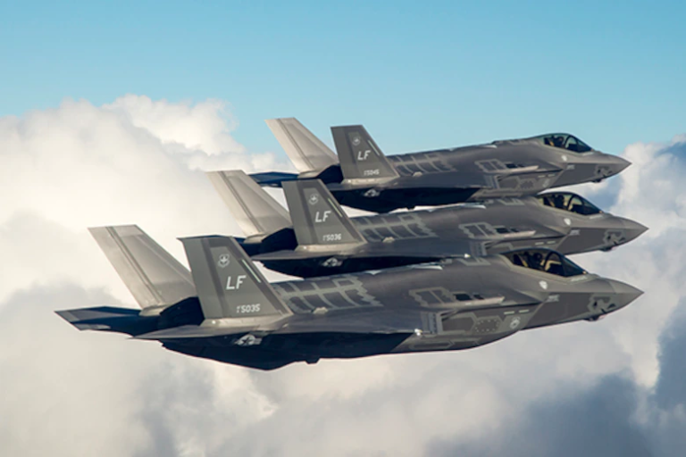 Luke Lightnings in Formation
